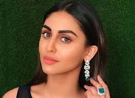 Turns out, kamal's schedule was pretty full for the day but she managed to squeeze me in for a time later on in the day. Krystle D Souza Contact Address Phone Number House Address
