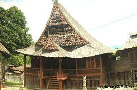 Hujur siringis senjata tradisional yang berasal dari kebudayaan batak. Inilah 10 Rumah Adat Sumatera Utara Dari Berbagai Suku Pariwisata Sumut