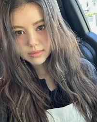 5 Potret Memesona Olivia Marsh, Kakak Danielle NewJeans yang Debut 16  Oktober