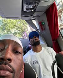 Ni dormir en paz puede Kevin Durant ya . Siempre tenemos a ese amigo  gracioso que quiere retratar 😏😏😏🤬🤬🤬. #LaMAQUINA