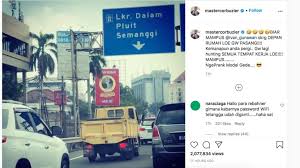 Baliho tersebut merupakan suatu bentuk penyederhanaan dari. Balas Ledekan Deddy Corbuzier Pasang Baliho Arah Rumah Ivan Gunawan Suara Jateng