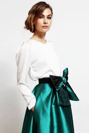 No se nos ocurre un look más perfecto que este si combinamos este conjunto de falda larga y blusa estampadas de mango con unos salones negros, joyas doradas y un bolso de mano. Ø¹Ø±Ø¶ÙŠ Ø«Ù‚Ø¨ Ø±ØµØ¯ Blusa Blanca Boda Amitie Franco Malgache Org