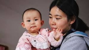 Minyak kayu putih atau eucalyptus oil merupakan minyak esensial yang banyak dimanfaatkan untuk kesehatan. Masih Banyak Yang Salah Ini Risiko Penggunaan Minyak Kayu Putih Pada Bayi