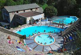 Proche de meschers et de blaye et sa citadelle, le camping propose un bel espace aquatique avec piscines et pataugeoire. 1ere Soiree D Ete Aux Bains De Saint Thomas Le Journal Catalan