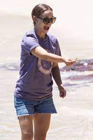 Natalie portman out for lunch at bills bondi in sydney 05/17/2021. Natalie Portman Out Seashell Hunting At A Beach In Sydney 01 10 2021 Hawtcelebs
