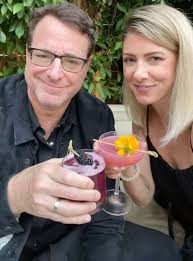 Kelly Rizzo Marks 2 Months Since Late Husband Bob Saget's Death