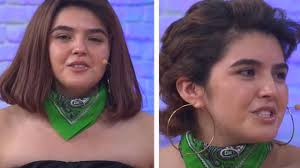 Enamorándonos': Se burlan de ella por su peluca y revela la noble verdad  detrás de esto