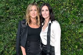 Courteney cox steps out in a cute look for dinner at giorgio baldi in los angeles on wednesday night (may 19). Jennifer Aniston And Courteney Cox Spotted At Chanel Dinner After Revealing She Has Important Part In Friends Co Star S Wedding Mirror Online