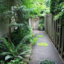 When most homeowners envision the landscaping design of their dreams, they often overlook the side yard. Gravel Path Ideas Houzz