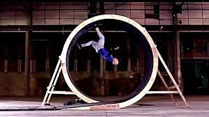 Repeating drawings in an animated cartoon. Skyfall Stuntman Erster Mensch Der Welt Rennt Einen Looping Welt