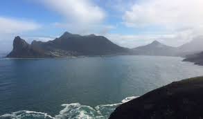 Popular with families, this surf beach is famous for its row of colourfully painted victorian bathing chalets. Aktivitaten In Hout Bay