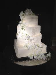 Tableart Wedding A Stunning Round And Square Stacked Wedding Cake With Alternating Ruffled And Pipped Frosting Round Wedding Cakes Square Wedding Cakes Cake