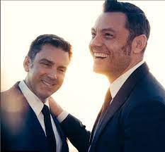 Inoltre ha svelato alcuni aneddoti sulla sua nuova vita in america accanto al marito victor allen e dice siamo ancora felici come quando ci siamo sposati. Tiziano Ferro Il Marito Victor Allen E Le Canzoni Amica