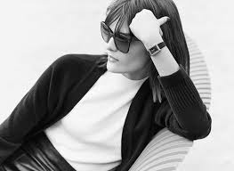 chanel watch simplicity that captures everyone s gaze a mysterious blend of confidence and daintiness boldness and restraint the manifestation of 香奈 彩妆 香水