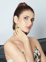 Fatima Sana Shaikh Height, Age, Boyfriend, Family, Biography & More »  StarsUnfolded