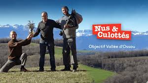 Comme à leur habitude, ils partent sans argent, et embarquent en cours de route sur un voilier ou encore un jet privé, passage obligatoire pour rejoindre l'archipel. Nus Culottes Objectif Vallee D Ossau En Streaming Replay France 5 France Tv