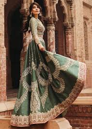 Here are the latest bridal wedding lehenga dress designs in pakistan for barat day. Latest Bridal Lehenga Designs 2021 In Pakistan Styleglow Com
