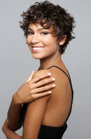 Coupe courte femme 2020 : Coiffure Mi Courte Femme