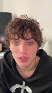 Larry Carrington's Instagram, Twitter & Facebook