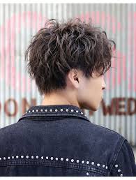 前下がりマッシュ スパイラルパーマ トップガンマッシュ l024190367 ネイビー navy のヘアカタログ ホットペッパービューティー 前下がりマッシュ パーマ スパイラルパーマ