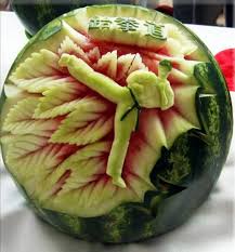 Des Sculptures Sur Fruits Et Legumes Impressionnantes Sculptures De Fruits Fruits Et Legumes Et Nourriture