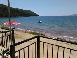 Close to the main road and about 100 m from the beach. Loutsa Finikounda 2 Room Apartment On The Beach Gastehauser Zur Miete In Loutsa Griechenland