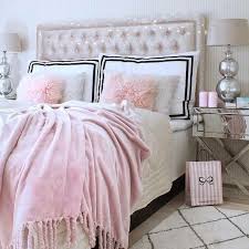 Pin By Nadia Do Design Yourself On Glam Decor In 2021 Feminine Bedroom Design Home Decor Feminine Bedroom