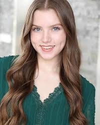 Ella Morrow's Instagram, Twitter & Facebook