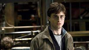By the time he was 12, he was an international movie star, taking on the role of harry potter in a series of film adaptations of j.k. Daniel Radcliffe Kehrt Zu Harry Potter Zuruck Augen Schliessen Und Mitreissen Lassen Kino News Filmstarts De