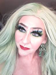 🫒🍸Our Happy Hour Collection is just getting started!!! We're serving up  our Dirty Martini Palette at the GLAMLITE Bar! This signature cocktail  inspired palette consists of 15 ultra dazzling shimmers and buttery