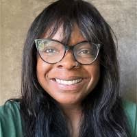 Julia Bynum's Instagram, Twitter & Facebook