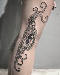Some fans believe she got the floral ink to honor miller, who had a detailed tattoo of a lotus flower on his neck. These Tattoos Reveal Themselves Only If You Extend Your Arms Bored Panda