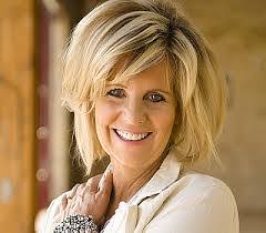 Lisa Barry's Instagram, Twitter & Facebook