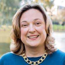 Pam Oakes's Instagram, Twitter & Facebook