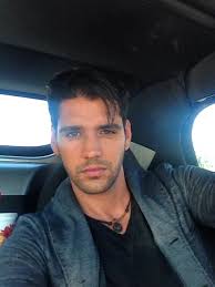 Mundo Hernandez (@MundoHernandez)