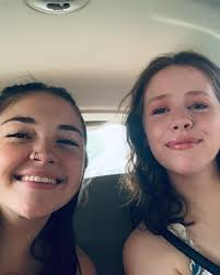 Elly Davis (@elly_davis04) • Instagram photos and videos