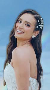 E a nossa querida Dra. Nathalia casou! 💙, E eu tive a honra (e a grande  responsabilidade!) de realçar ainda mais a beleza dela para esse momento  tão especial., Durante meses, cuidamos com carinho de ...