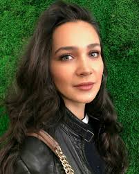 Pin By Turkish Series And Celebrities On Gulsim Ali Beauty Girl Muslim Beauty Turkish Women Beautiful