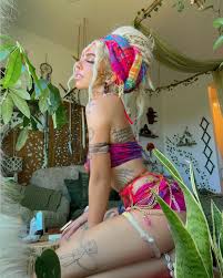 Shanin Blake - Free nude pics, galleries & more at Babepedia