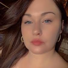 Stephanie Pugh's Instagram, Twitter & Facebook