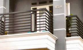 Kayu bisa anda susun secara diagonal untuk pagar balkon. Pagar Balkon Atas Content