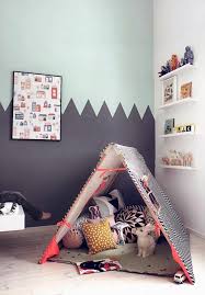 Choisissez une déco murale toute douce. 80 Astuces Pour Bien Marier Les Couleurs Dans Une Chambre D Enfant Archzine Fr