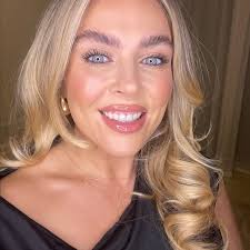 MUA & TRAINER📍 DUBAI (@celinehynes_makeup) • Instagram photos and videos