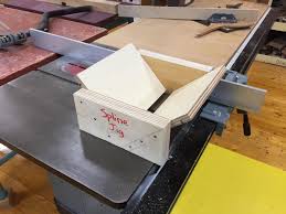 Made A Spline Jig Which Can Be Used On The Table Saw I Can Now Use This For Picture Frames And Small Boxes Carpinteria