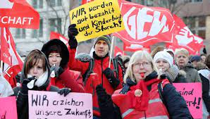 Wir streiken deshalb, weil die firma unsere gehälter nicht verbessert hat. Tarifstreit Erzieher Im Landesdienst Streiken Fur Mehr Gehalt News4teachers