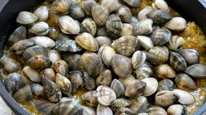 Los judiones con almejas es una de las recetas más tradicionales del norte de españa. Como Preparar Almejas A La Marinera Receta Youtube