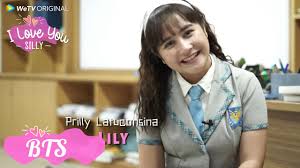 I love you silly yang diangkat dari wattpad, dengan cast terkenal prilly latuconsina, bercerita tentang kisah persahabatan dan romansa di antara 6 anak sma, yaitu lily (prilly latuconsina. Bts I Love You Silly Memperkenalkan Karakter Lily Dalam Serial I Love You Silly Wetv Original Youtube