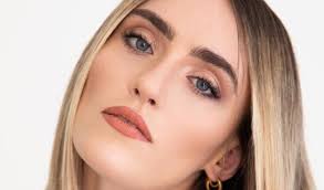 Mara sattei (* 1995 in rom als sara mattei) ist eine italienische popsängerin. Mara Sattei Ricordate Quando Ha Partecipato Al Talent Successe 7 Anni Fa