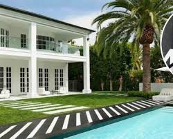 La mansión del boxeador floyd mayweather en beverly hills fue asaltada el fin de semana. Floyd Mayweather Jr The Most Expensive Homes