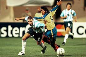 El peor día de martín palermo: Colombia 3 Argentina 0 In 1999 In Luque Martin Palermo Gets Past Jorge Bermudez In Group C At Copa America Martin Palermo America Palermo